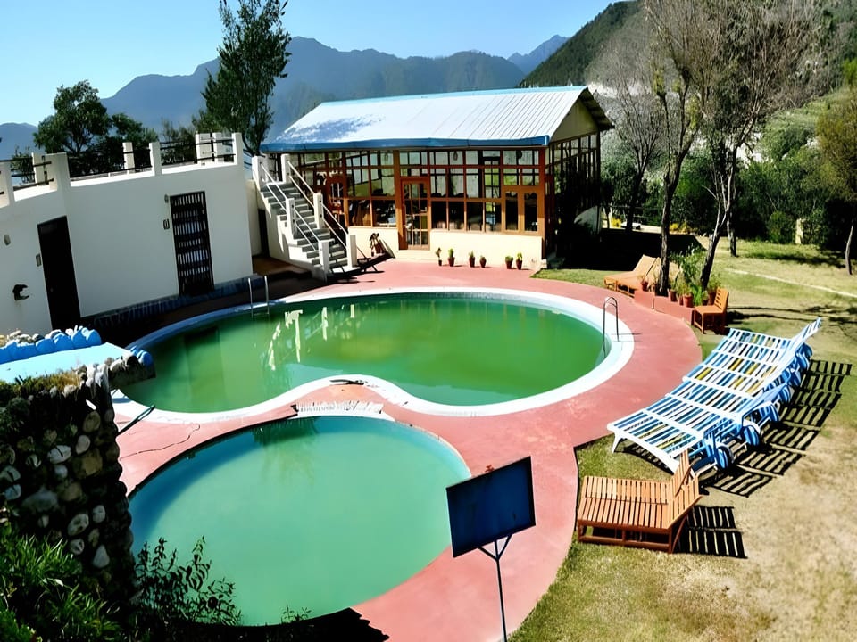 Swimming pool