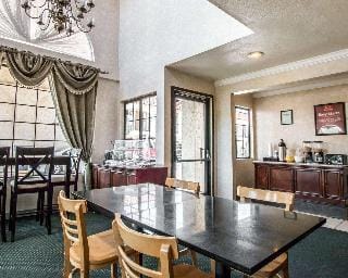 Econo Lodge Hotel in Moreno Valley