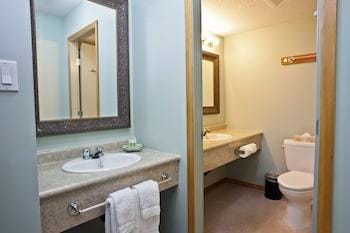 Jamie's Rainforest Inn Hotel in Tofino