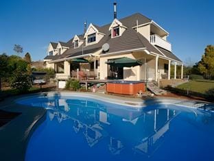 Oak Lodge Lodge in West Coast