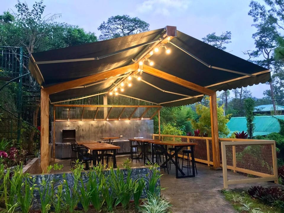 Log Cabin Hotel Inn in Baguio