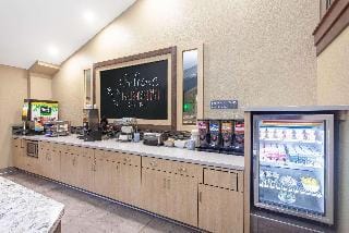 AmericInn by Wyndham Mankato Event Center Hotel in Mankato