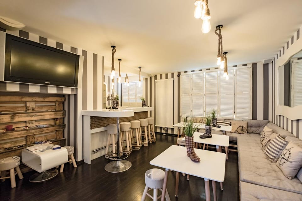 Bar/lounge