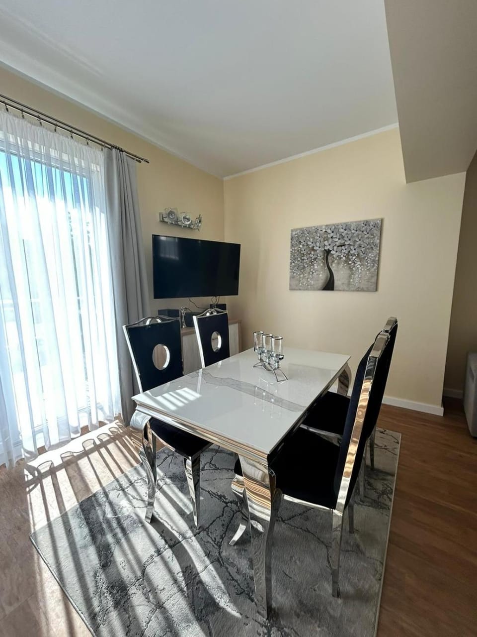 Shared lounge/TV area