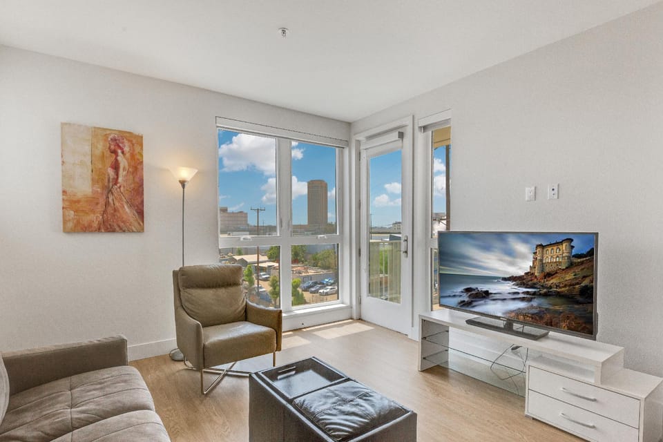 Shared lounge/TV area