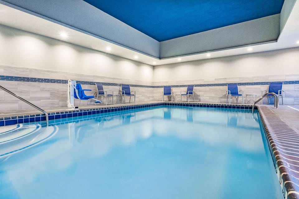 LaQuinta Suites by Wyndham South Bend Notre Dame Area Hotel in South Bend