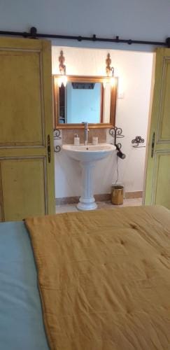 LE PETIT JARDIN ... Hotel in L'Isle-sur-la-Sorgue