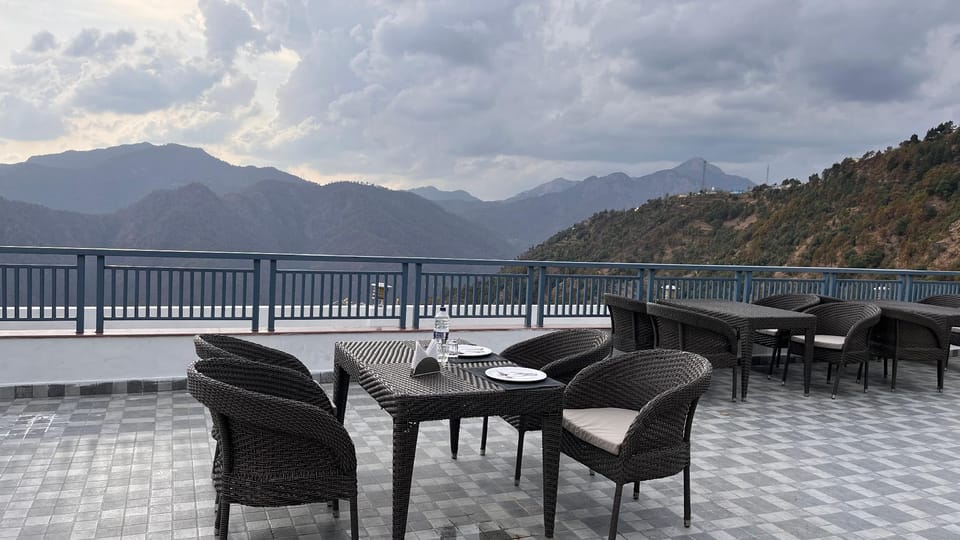 Tavisha Kanatal Hills Chamba Hotel in Uttarakhand