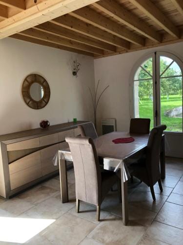 Gite 4 places, le Domaine de la Vallee Hotel in Normandy
