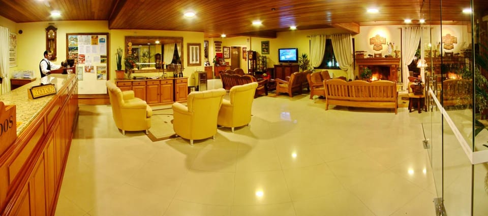 Shared lounge/TV area
