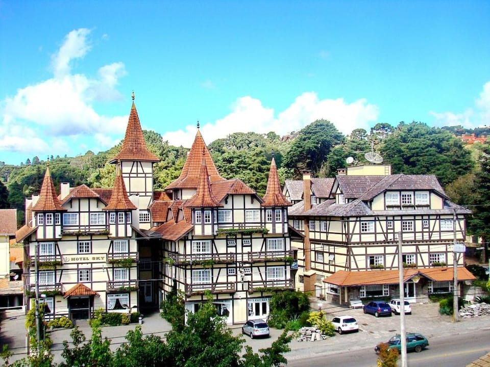 HOTEL SKY GRAMADO - Cartao Postal de Gramado RS Hotel in Gramado