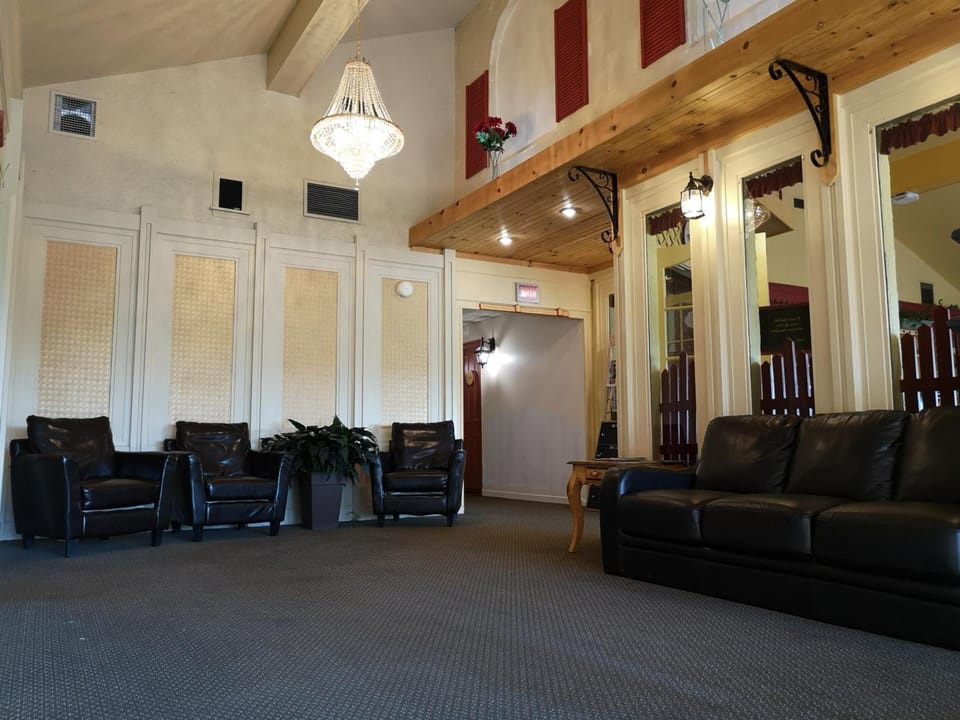Hotellerie Jardins de Ville Hotel in Sherbrooke
