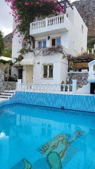 Entire Villa full View 3 bedrooms 3 bathrooms 3 kitchens Villa in Piskopiano