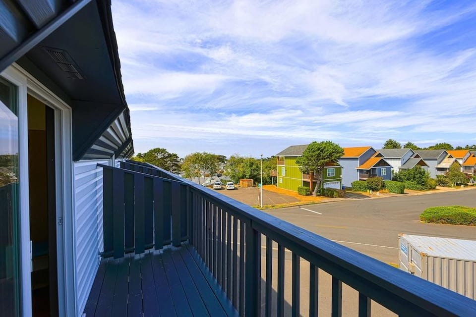 Coastal Inn by OYO Lincoln City - Oregon Coast Hwy Hotel in Devils Lake