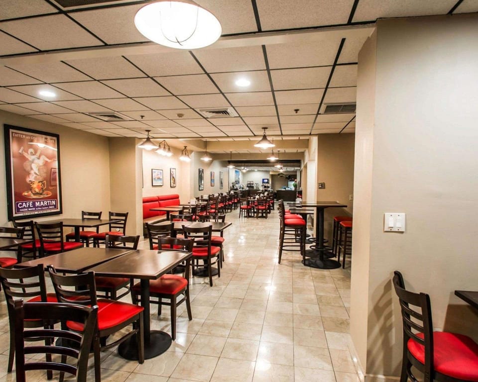 Clarion Inn & Suites Miami International Airport Hotel in Miami Springs
