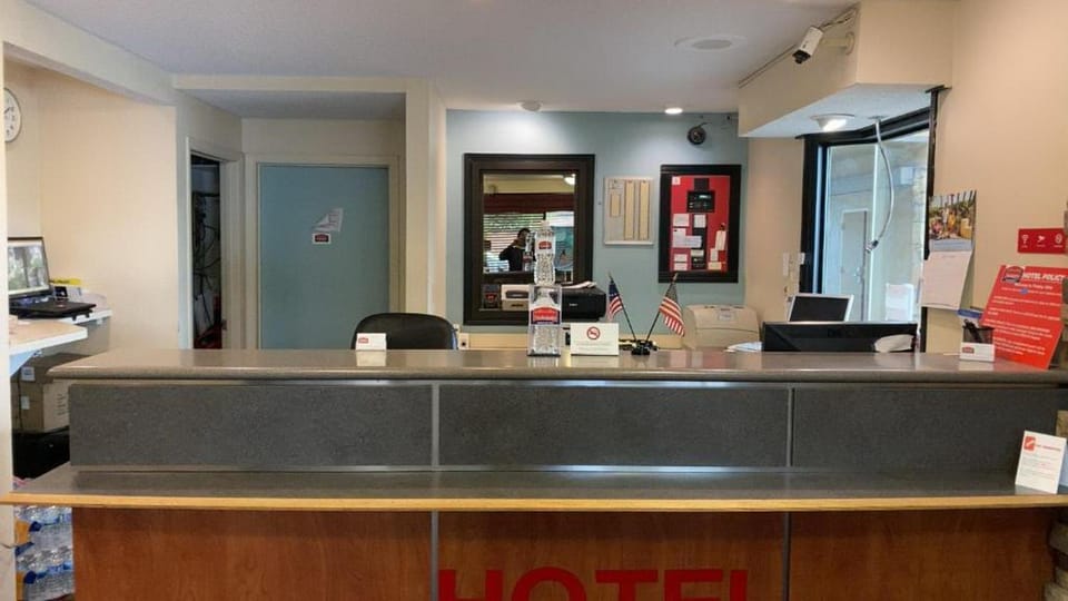 Super 8 by Wyndham Findlay Hotel in Findlay