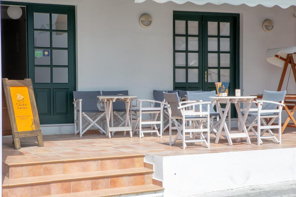 Golden Bay Apartment hotel in Agios Prokopios