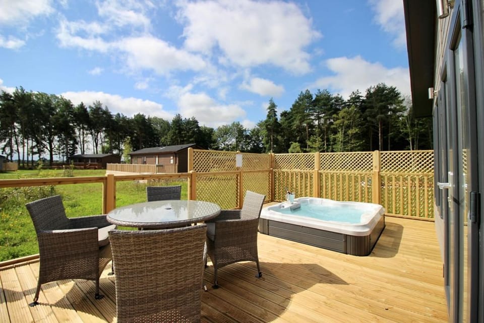 Hollicarrs - Bumblebee Lodge Lodge in Selby