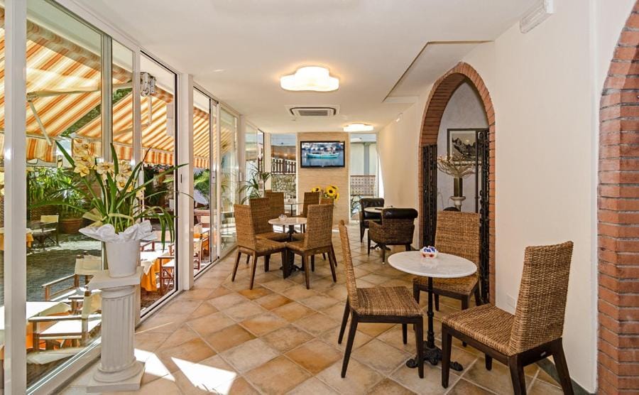 Bar/lounge