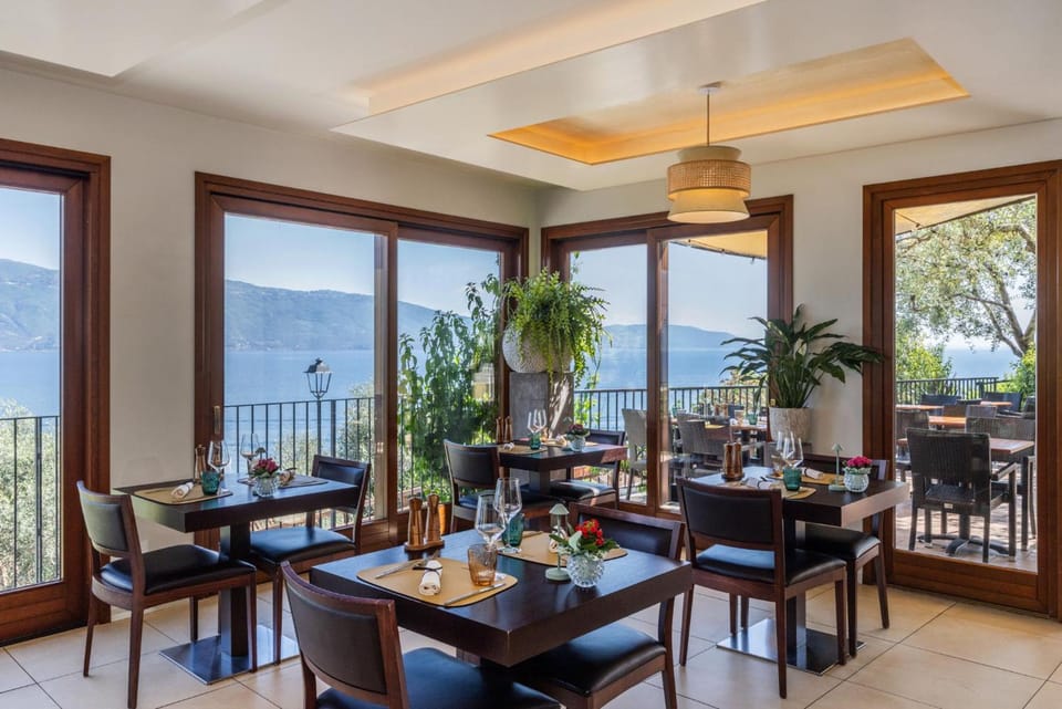 Hotel Meandro - Lake View Hotel in Gargnano