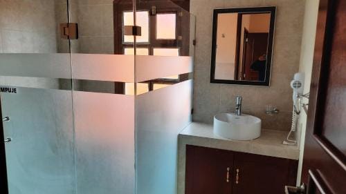 Suites Del Risco Hotel in Hidalgo, Mexico