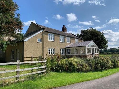 Farmhouse studio near Shrewsbury Hotel in Wales
