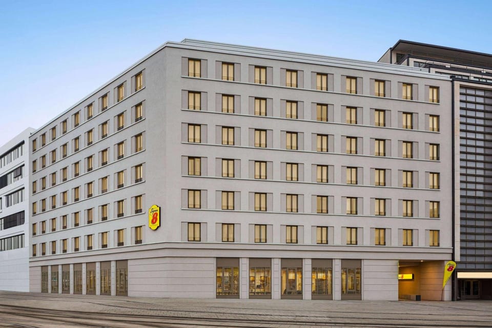Super 8 by Wyndham Chemnitz Hotel in Chemnitz