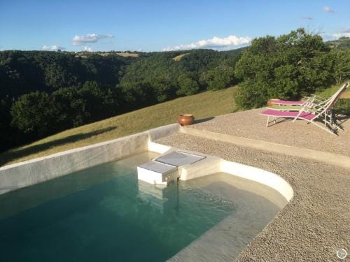 Chez Alice,simplicite et petite piscine Hotel in Auvergne-Rhône-Alpes