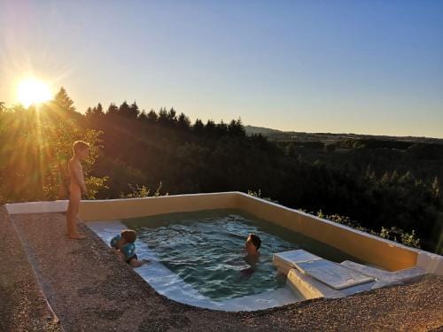 Chez Alice,simplicite et petite piscine Hotel in Auvergne-Rhône-Alpes
