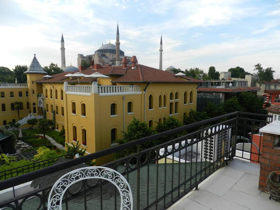 Berk Guest House - Grandma's House Hotel in Istanbul