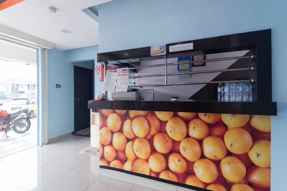 Super OYO 90296 Red Orange Hotel Port Klang Hotel in Selangor, Malaysia