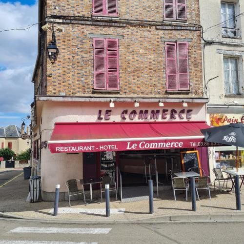 LE COMMERCE Hotel in Île-de-France