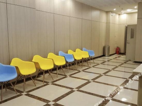 Moon Hotel (Beijing Xinnan Road) Hotel in Beijing