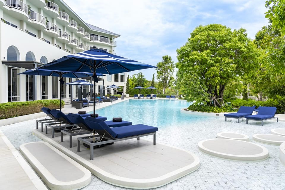 Cross Pattaya Pratamnak Hotel in Pattaya City
