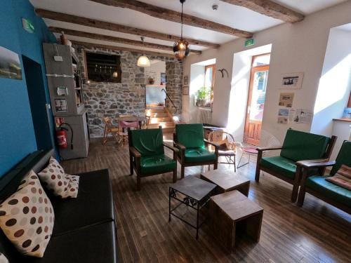 La Maison - Hotel & Gite Hotel in Auvergne-Rhône-Alpes