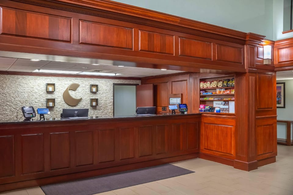 Comfort Suites Outlet Center Hotel in Asheville