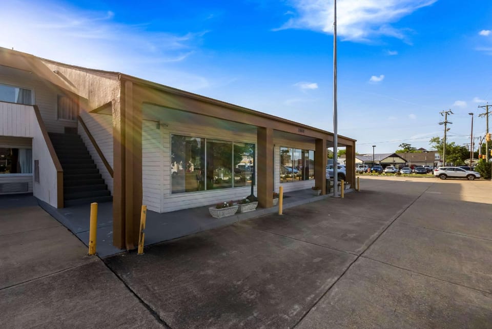 Econo Lodge Little Creek Hotel in Norfolk