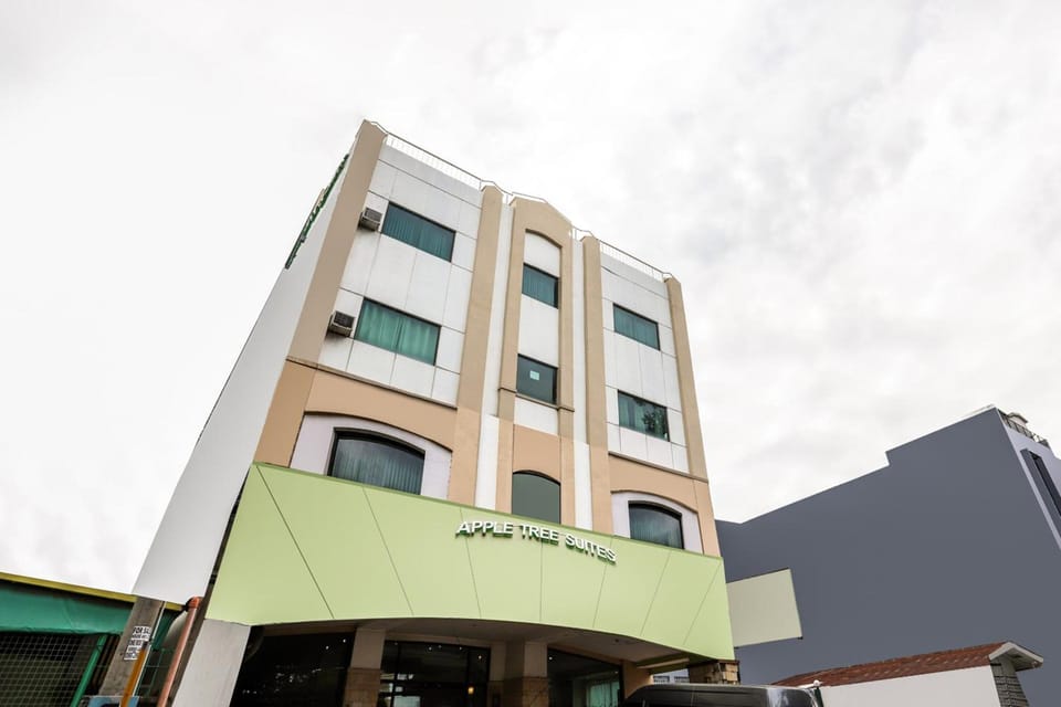 OYO 210 Apple Tree Suites Hotel in Cebu City
