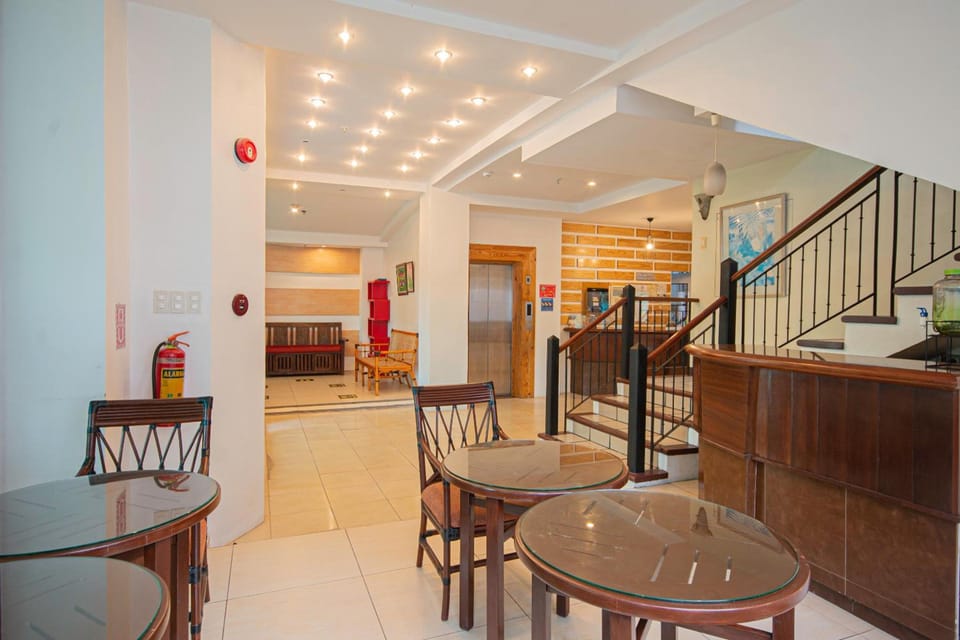 OYO 210 Apple Tree Suites Hotel in Cebu City