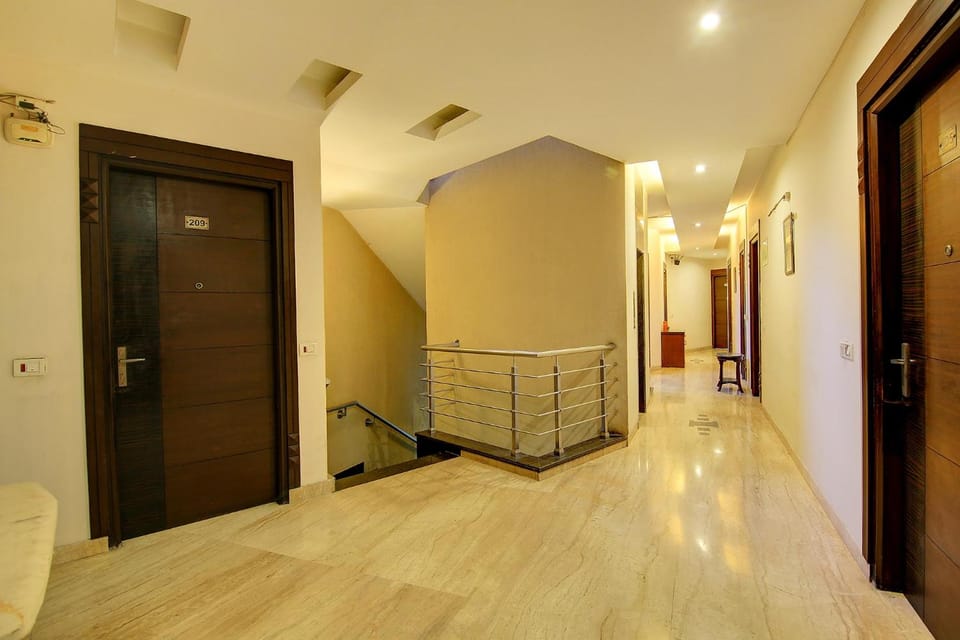 FabHotel Phoenix Hospitality - Nr DLF Cyber Hub & Metro, Gurugram Hotel in Gurugram