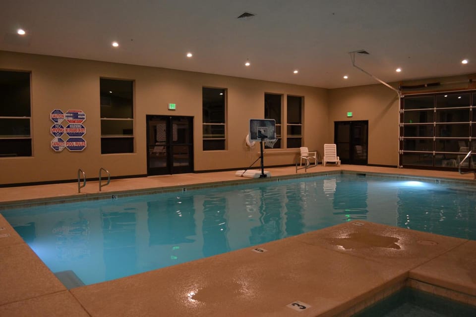 Swimming pool