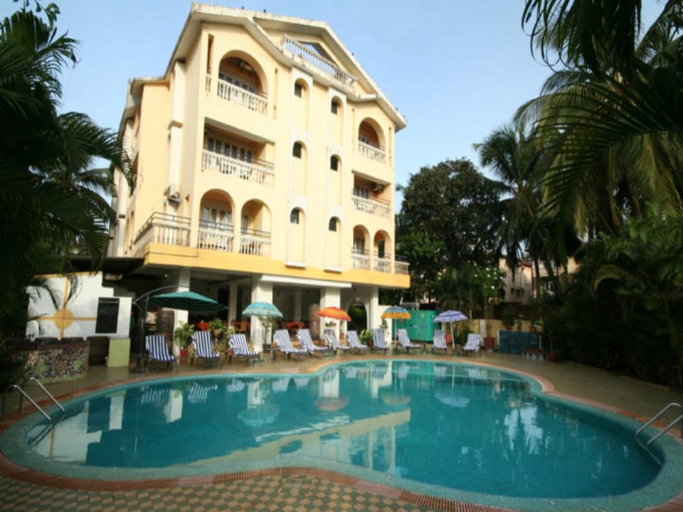 Swimming pool [outdoor]
