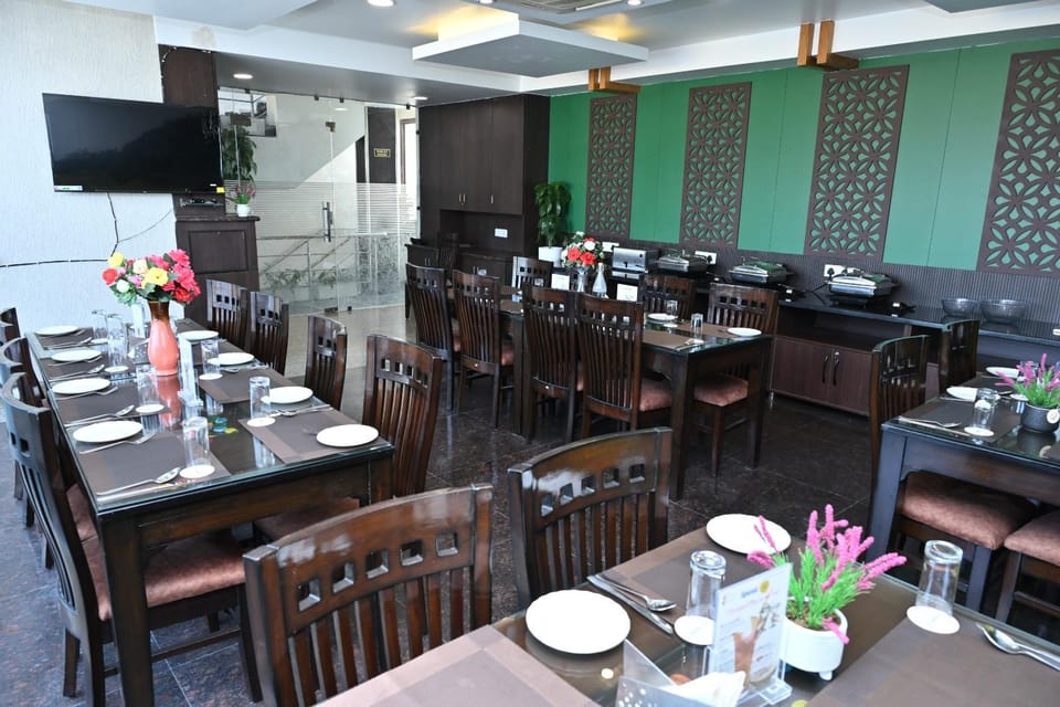 Hotel Alaknanda Hotel in Dehradun