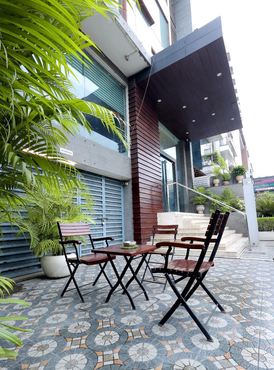 Nanee Suite Hotel in Noida