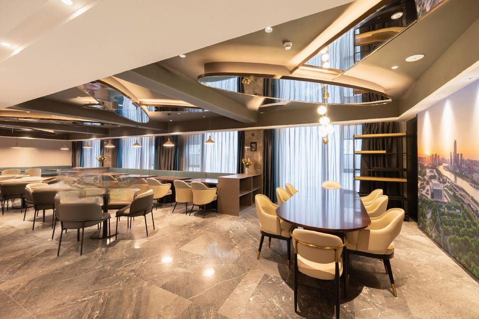 Atour Hotel Wuhan Optics Valley Qingnianhui Financial Port Hotel in Wuhan