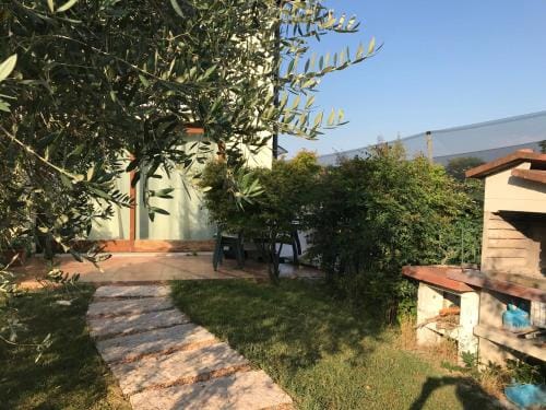 Da Nenna Bilocale indipendente Hotel in Lake Garda