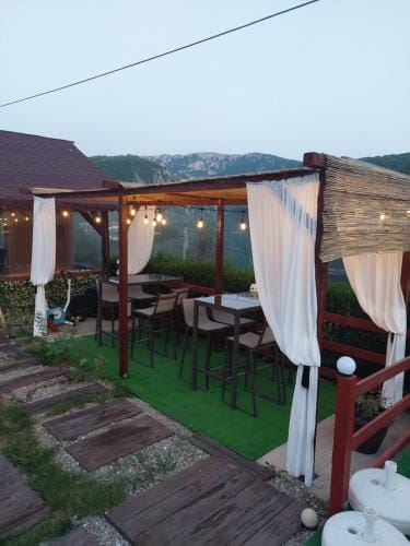 Clisura Dunarii Casutele Danca Lodge in Serbia