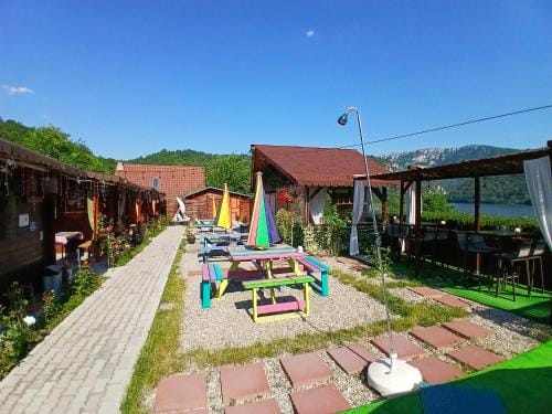Clisura Dunarii Casutele Danca Lodge in Serbia
