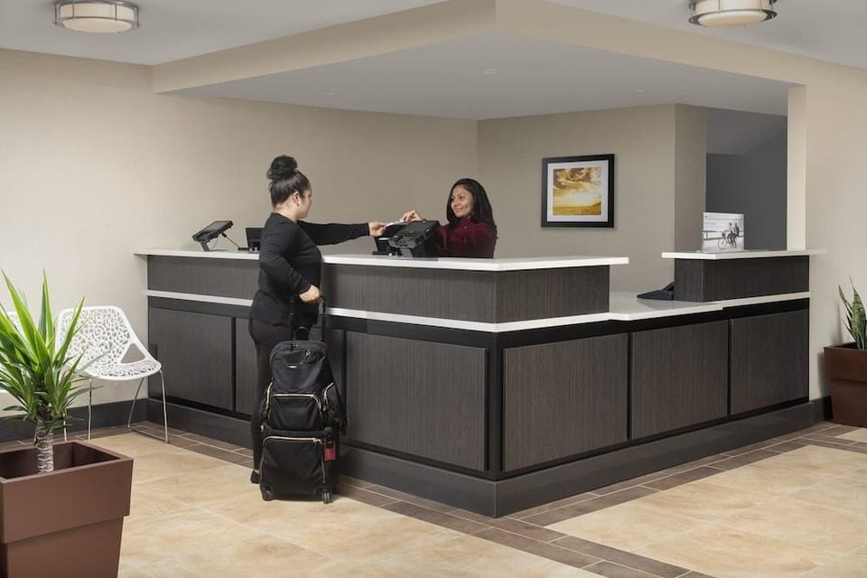 THE TOWERS HOTEL Hotel in Lincolnia