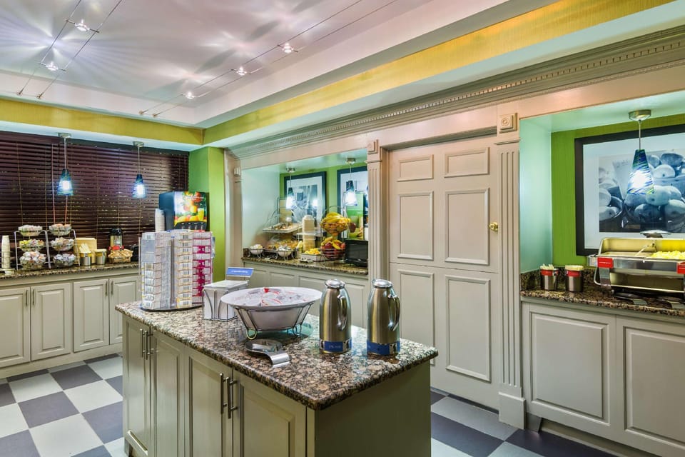 Hampton Inn Atlanta-Perimeter Center Hotel in Sandy Springs